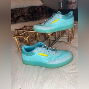 Reebok Club. National Geographic Sea Edition. Mens 7 Women 8.5‎